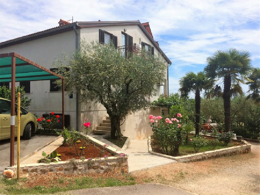 Lovrecica - Apartments Markelj Ap. 1 (4+1)